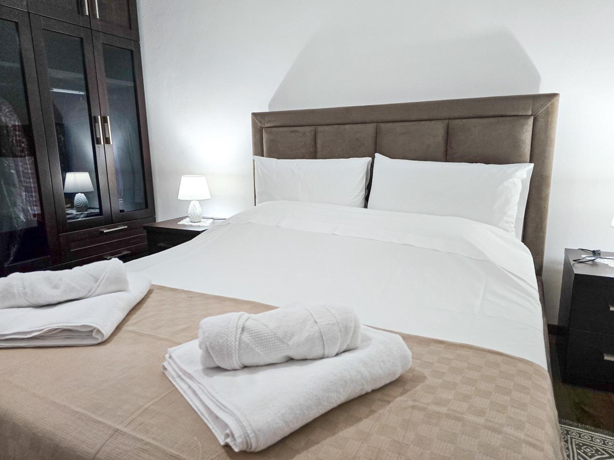 Lake Park 2Br Apartment Tirana Eksteriør billede