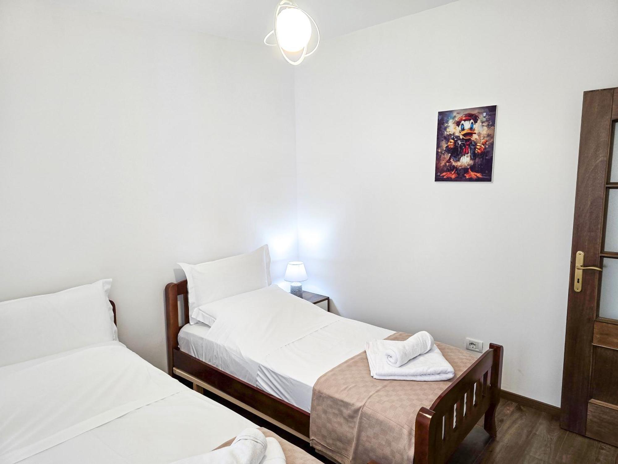 Lake Park 2Br Apartment Tirana Eksteriør billede