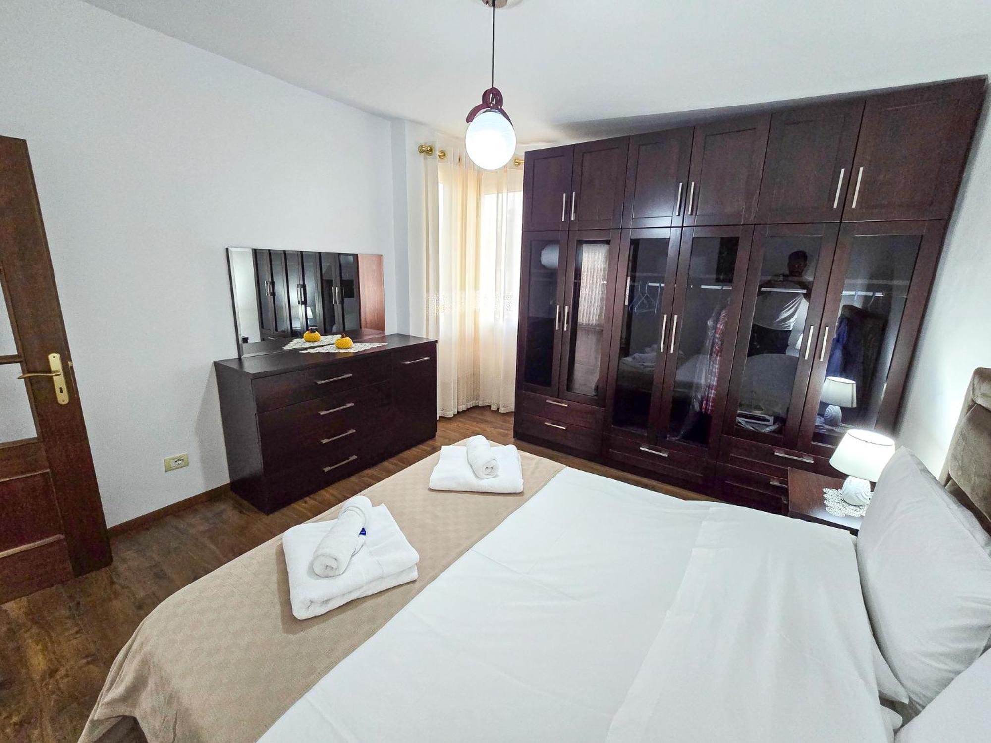 Lake Park 2Br Apartment Tirana Eksteriør billede