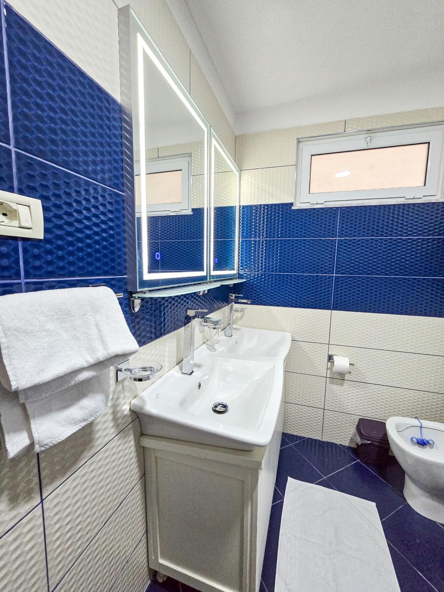 Lake Park 2Br Apartment Tirana Eksteriør billede