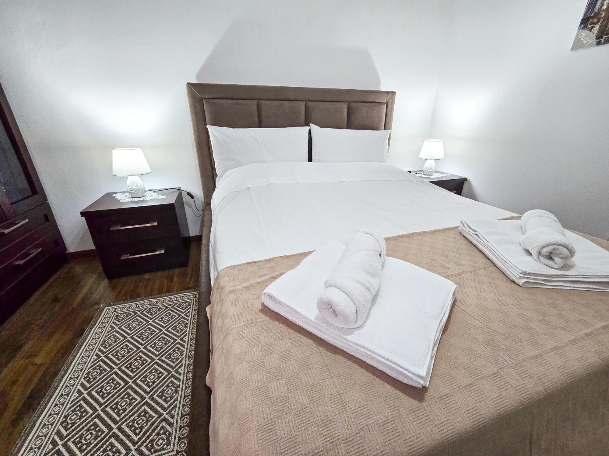 Lake Park 2Br Apartment Tirana Eksteriør billede