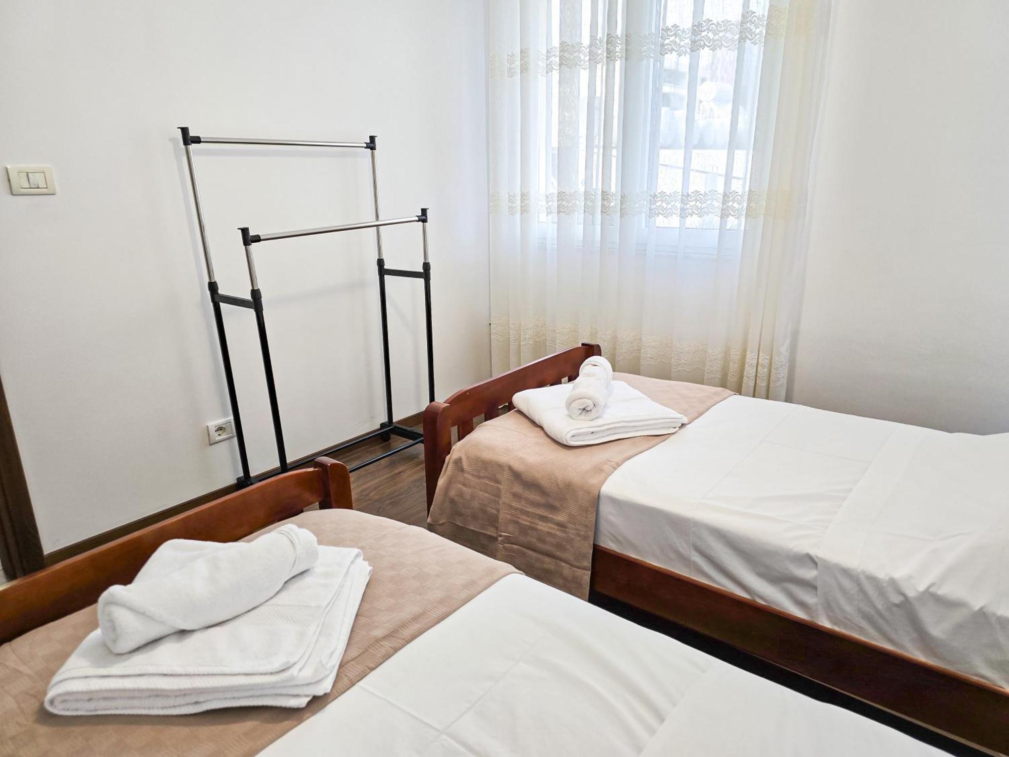 Lake Park 2Br Apartment Tirana Eksteriør billede